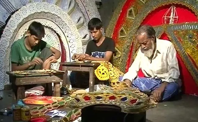The Muslim Artisans Behind Durga Puja Celebrations in Cuttack. (Pic Courtesy: www.ndtv.com)