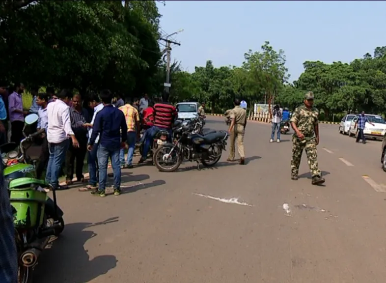 egg pelting vani vihar