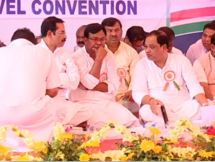 Bhakta-Prasad spat at MNREGS meet