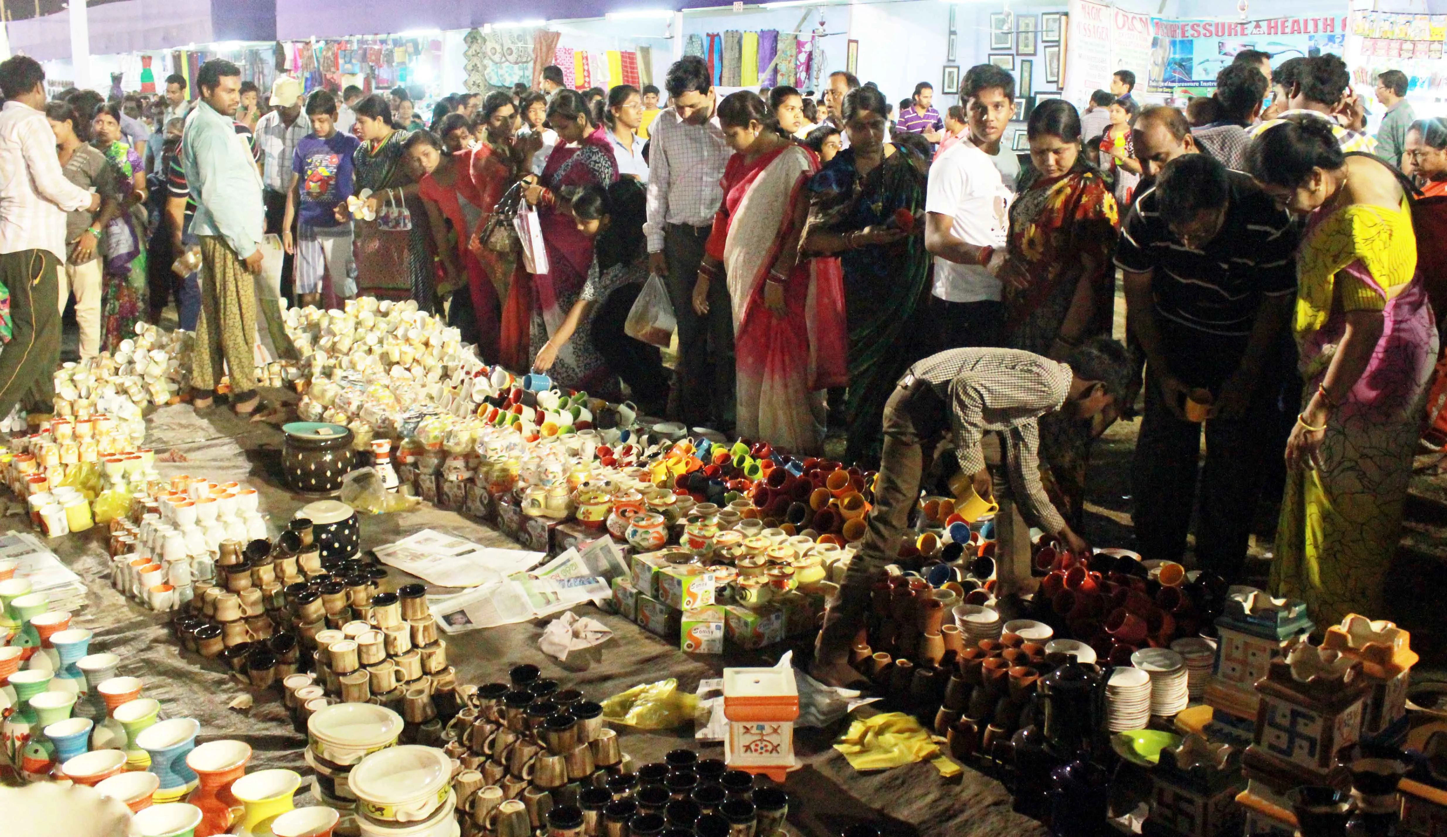 bayisakhi banijyamela mela ra dutiya dinare bhida (6)