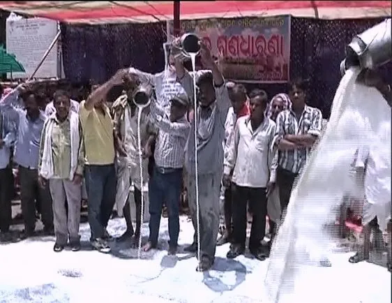 puri milk farmers protest