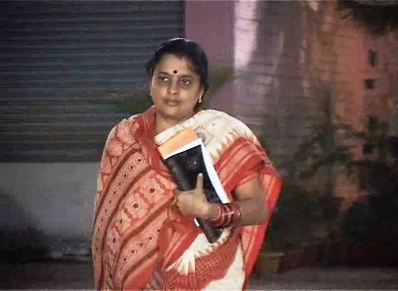Seashore-Prashant-Dash-wife-Jyotirani-Sarangi