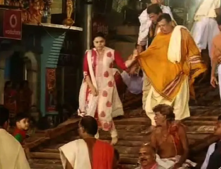 Sevayats-daughter-atop-chariot