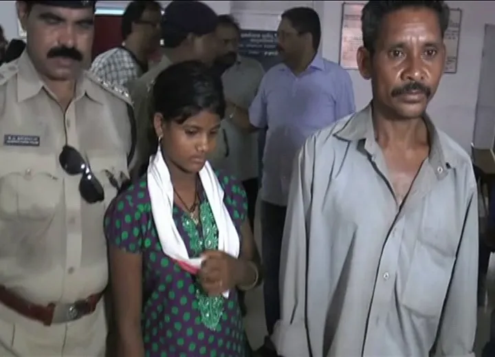Dana Majhi and his daughter