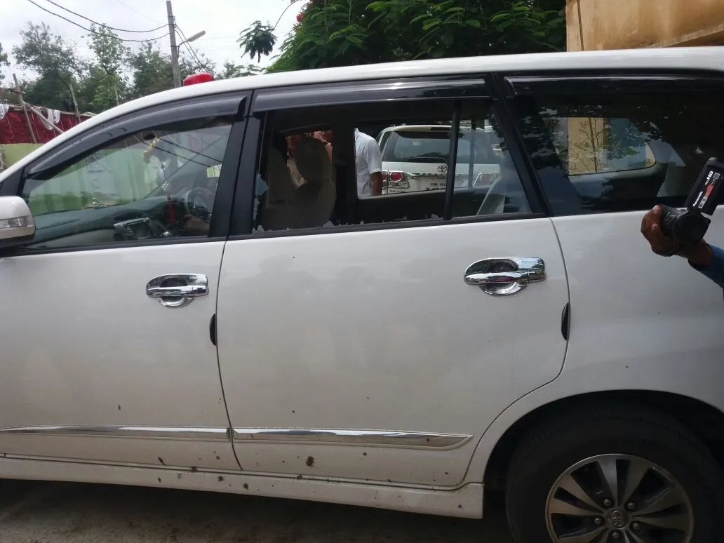 santosh-gangwar-car-attacked