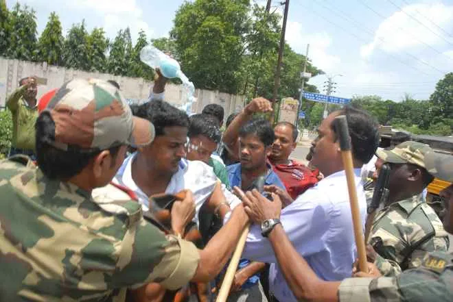 self immolation raj bhawan constable job