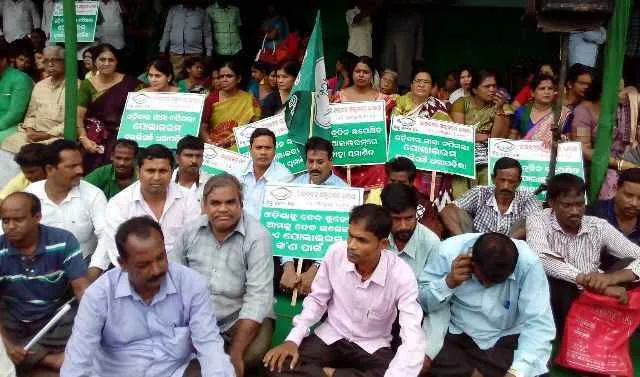 bjd-polavaram-dharna-in-front-of-raj-bhawan
