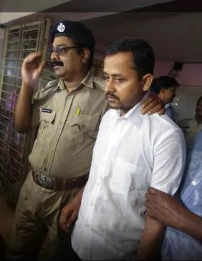 fake-ips-officer-arrested