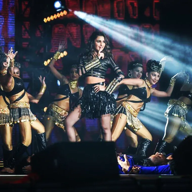 Pic. twitter.com/ParineetiChopra