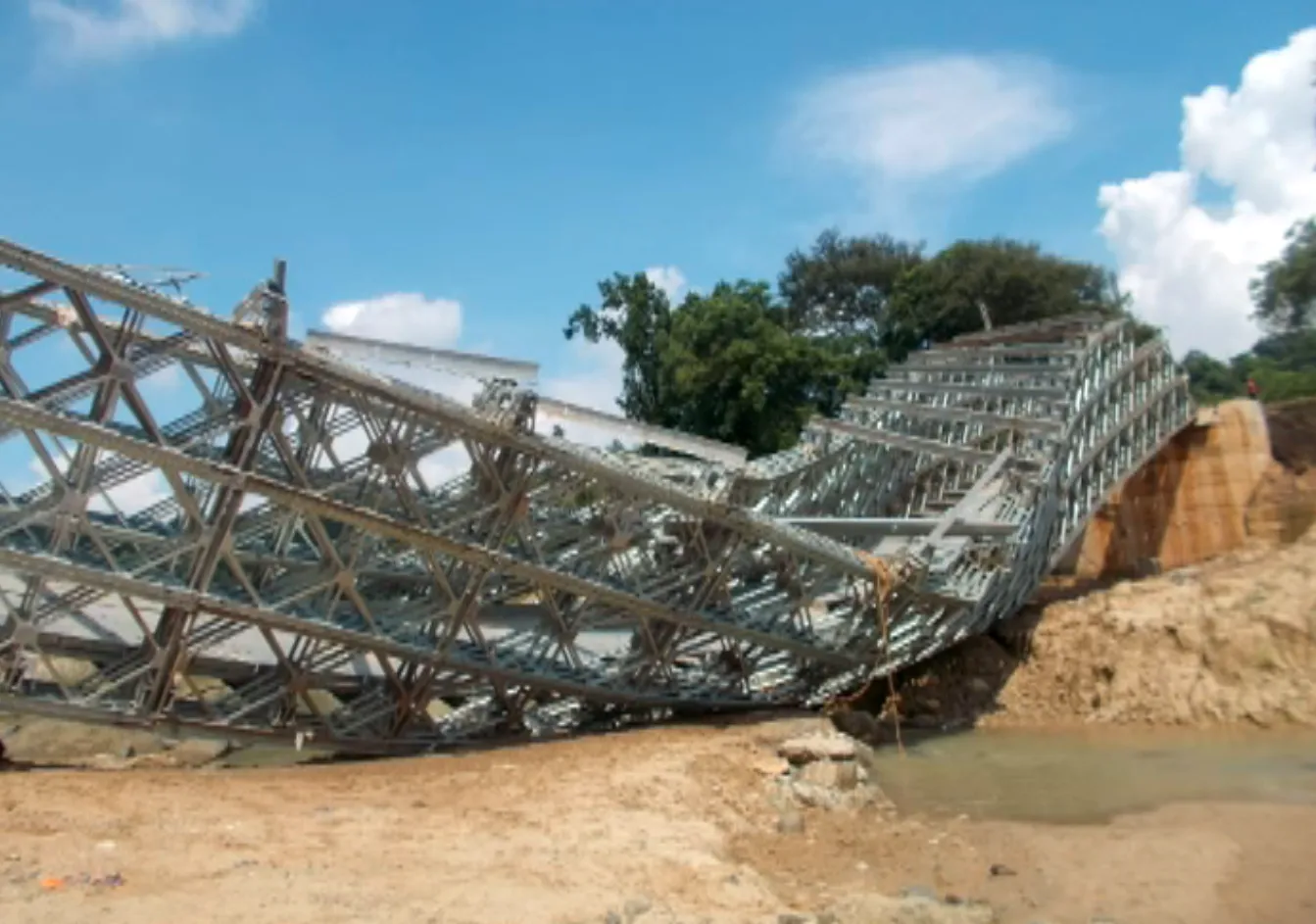 bailey-bridge-collapse