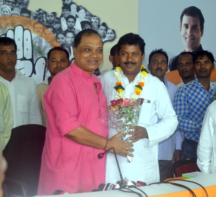 prasad with sivaji majhi