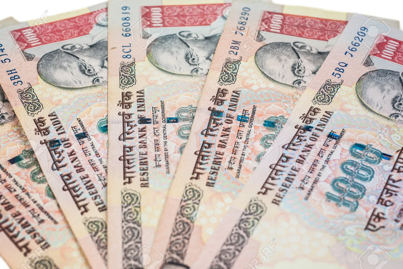 28170150-a-fan-of-one-thousand-rupee-notes-indian-currency-stock-photo