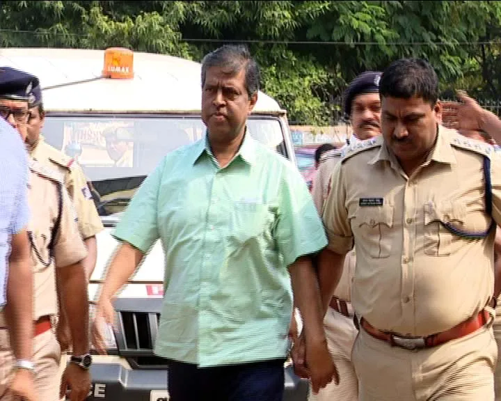 manoj-nayak-at-adj-court