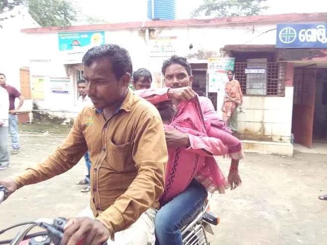 koksara-man-carries-daughters-body-on-bike