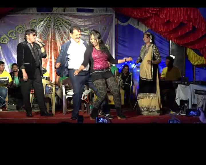 tara-bahinipati-dancing