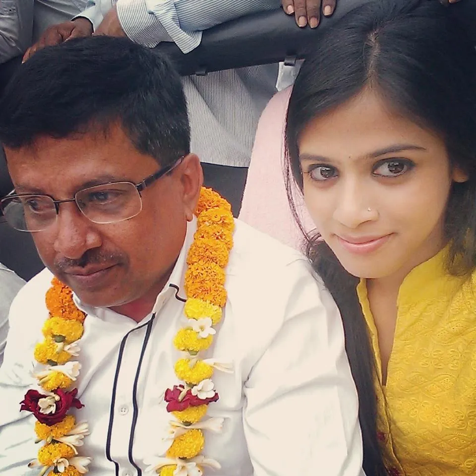 lulu-campaigning-with-daughter
