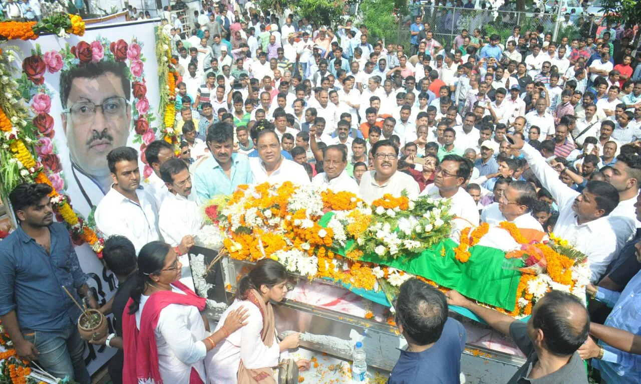 lulu-funeral-procession
