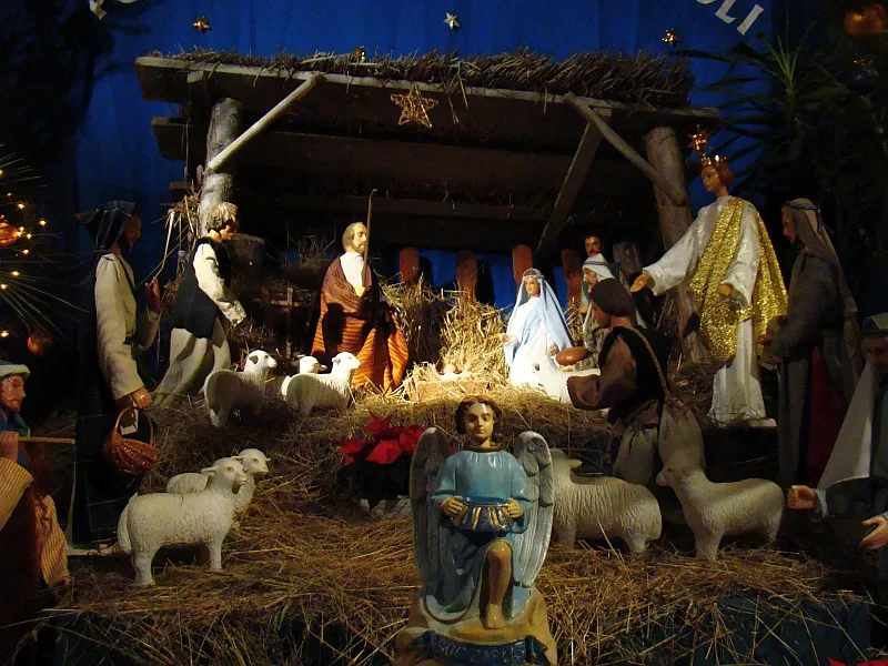 04567_christmas_nativity_scene_at_the_franciscan_church_in_sanok_2010
