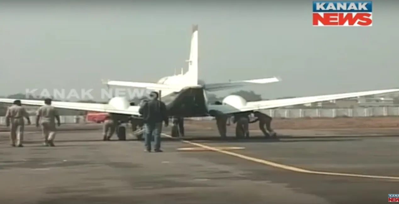 aircraft-pushed-on-runway