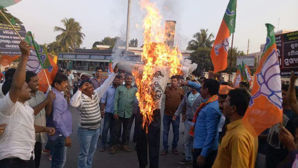 bjp-mayor-effigy-burning