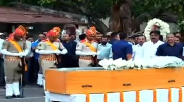 ବିମାନବନ୍ଦରରେ ଦେବେନ୍ଦ୍ର ପ୍ରଧାନଙ୍କ ମରଶରୀରକୁ ଗାର୍ଡ ଅଫ୍ ଅନର