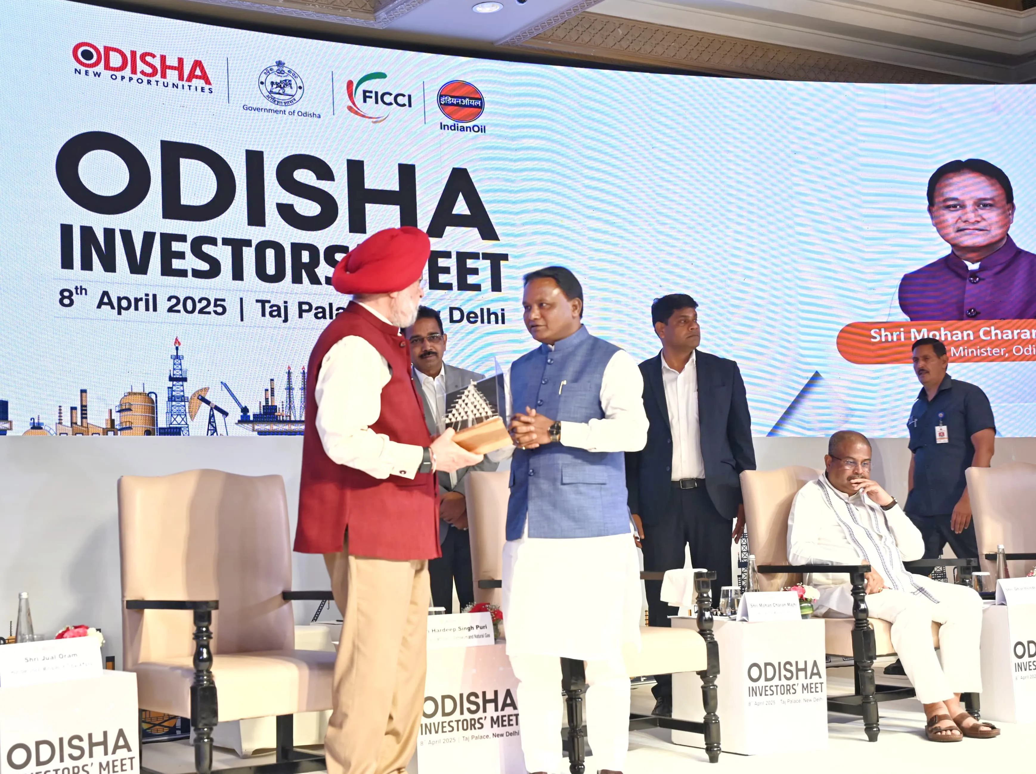 Union minister Hardeep Singh and CM Mohan Majhi