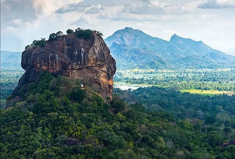 इस गुफा में आज भी रखा है रावण का शव