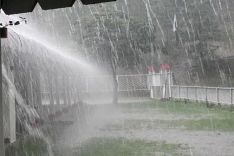 Very Heavy Rain In Nainital - नैनीताल में मूसलाधार बारिश से जनजीवन अस्त-व्यस्त, झील में बहा सीवर का पानी - Amar Ujala Hindi News Live
