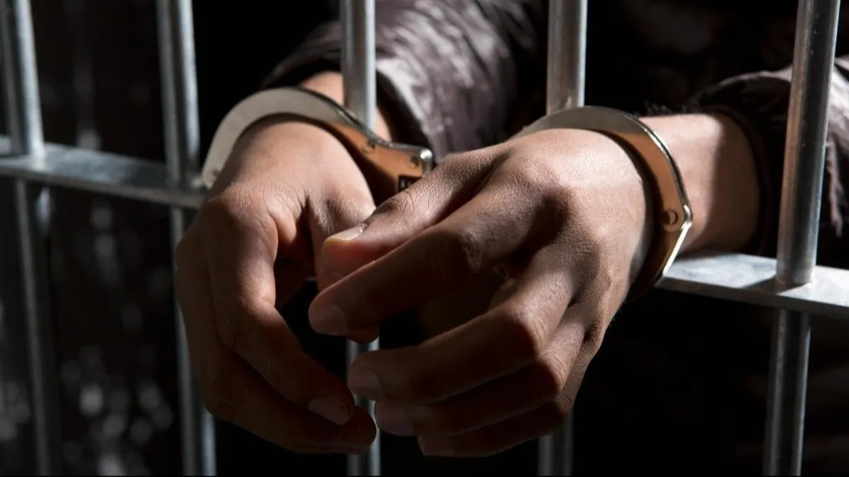 Former Flipkart employee arrested for robbery at gunpoint at its Sonipat  office - India Today