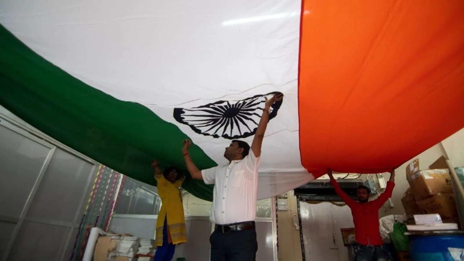 Ahead of Republic Day, MHA asks people not to use plastic flags | Hindustan Times