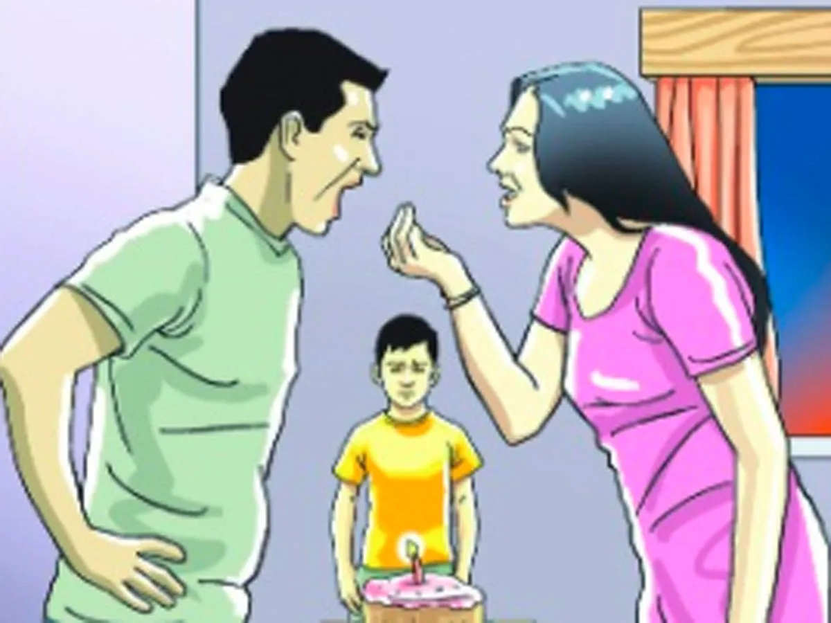 domestic violence: ज्यादा खर्च करने पर पति ने टोका, पत्नी ने दौड़ा-दौड़ाकर  वाइपर से की पिटाई - refused to give money angry wife beat husband with the  wiper | Navbharat Times