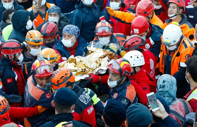 Little girl rescued from rubble after 65 hours in Turkey as earthquake death toll hits 91 - CBS News