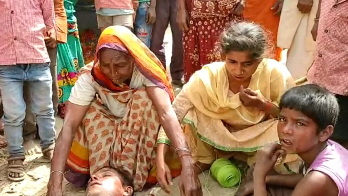  पत्नी का चुनावी पोस्टर लगाते वक्त पति को लगा करंट, मौके पर हुई मौत