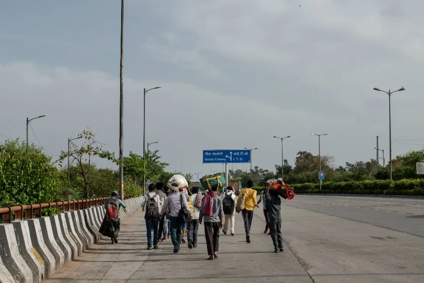 Migrant Workers Block Section of Highway Near Maha-MP Border ...