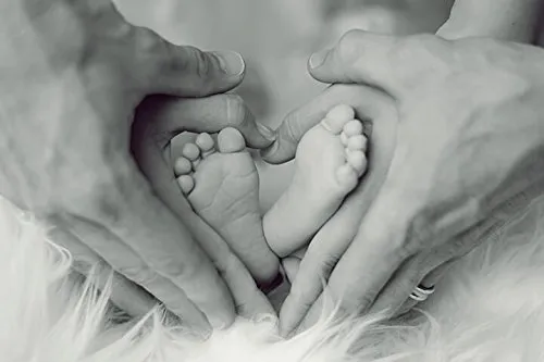 Postergully Baby Baby Feet Bed A4 Size Mini Poster: Amazon.in: Home & Kitchen