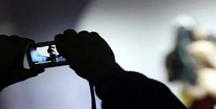Up: Special Secretary Education, Victim Of Honey Trapping, Porn Video Viral, Blackmail Was Being Done By Sending Obscene Videos - यूपी : हनी ट्रैपिंग के शिकार हुए विशेष सचिव शिक्षा, वीडियो वायरल, अश्लील वीडियो भेजकर किया जा रहा था ब्लैकमेल - हिन्दी समाचार ...