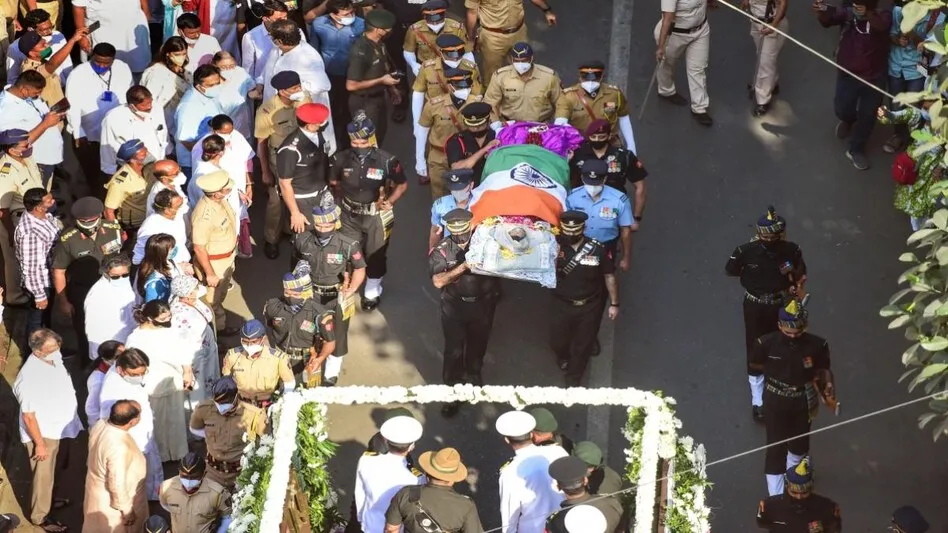 Lata Mangeshkar embarks on her final journey covered in tricolour - BusinessToday