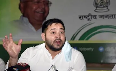 Giriraj Singh, Tejashwi Yadav in Twitter spat over job promise
