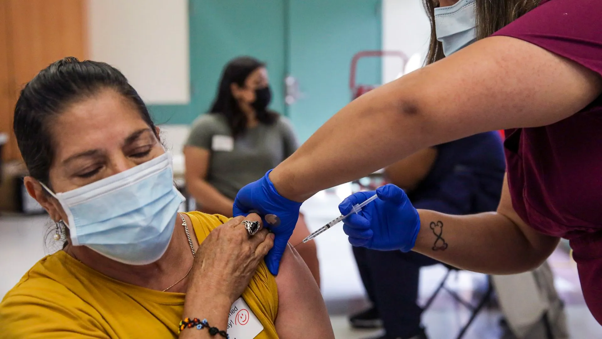 Johnson & Johnson: FDA has approved extended vaccine expiration date - Axios