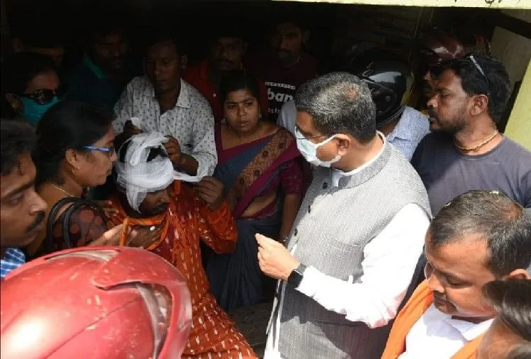 West Bengal Election 2021 Bjp Union Minister Dharmendra Pradhan Nandigram Rally Attacked By Tmc Leader Many Injured - बंगाल में बवाल: केंद्रीय मंत्री धर्मेंद्र प्रधान की रैली में हमला, भाजपा ...