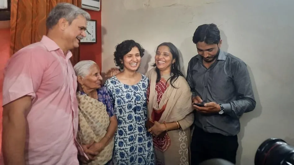 Shruti Sharma (in middle) UPSC Topper with family