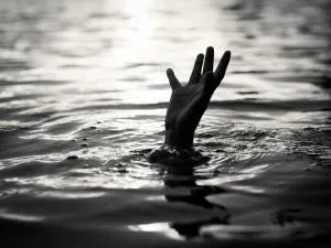 SHOCKING! Mom finds suicide note of his son after one year of his death | english.lokmat.com