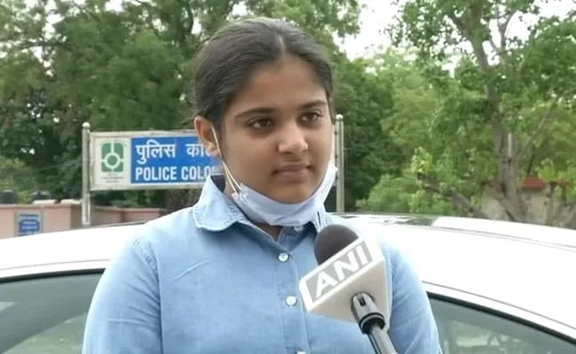 Noida Girl, 12, Pays Rs 48,000 From Piggy Bank For Airfare Of 3 Migrants