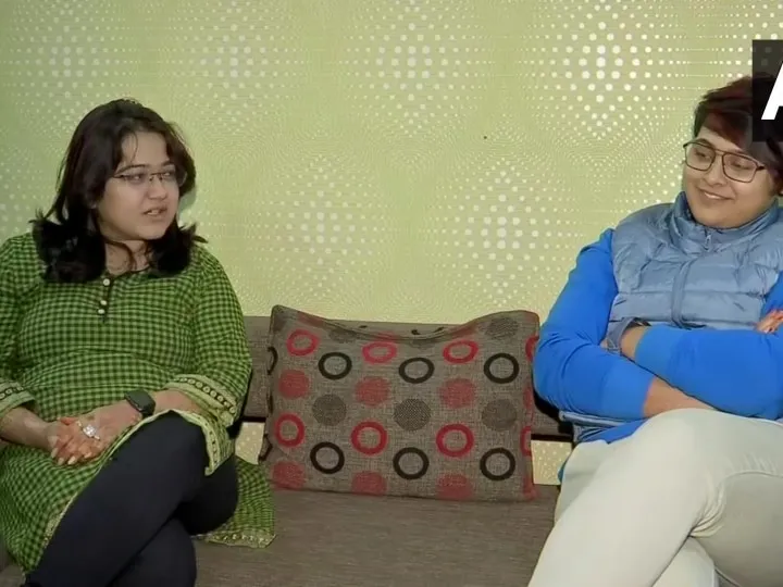 Maharashtra Two Women Doctors In A Commitment Ring Ceremony Nagpur Planning  Wedding In Goa | Women Doctor's Ring Ceremony: दो महिला डॉक्टर्स बनेंगी  जीवनसाथी, नागपुर में की 'रिंग सेरेमनी', गोवा ...