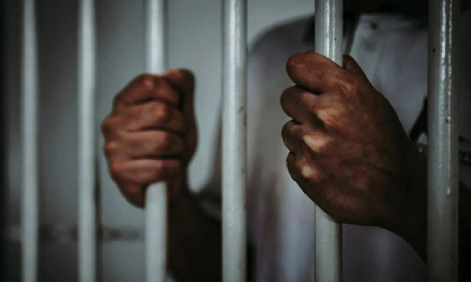 Man Kept In 8-Months Illegal Confinement As 'Middle Name' Was Missing To His Name In Bail Order, Allahabad High Court Orders Release, Summons Jailer