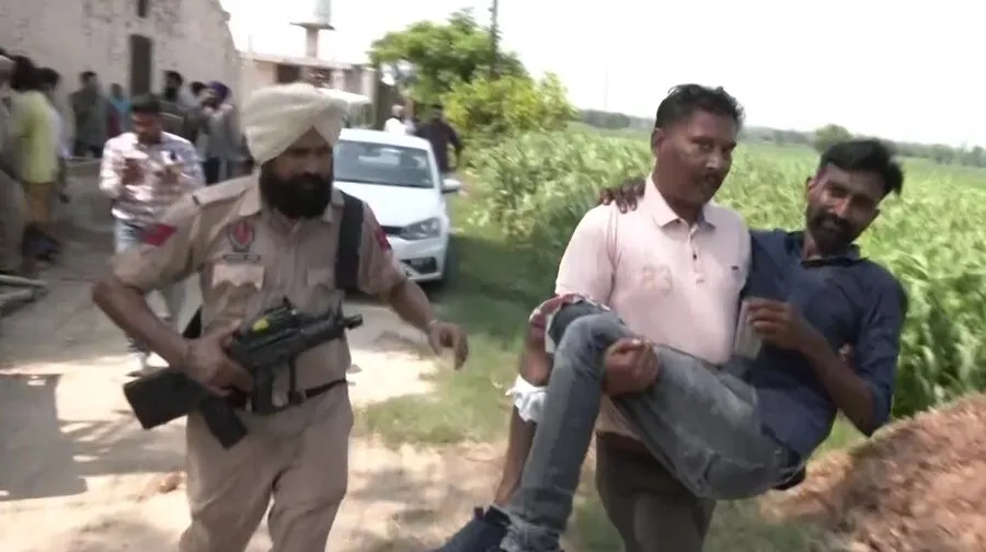मुठभेड़ में एक पत्रकार भी घायल हुआ