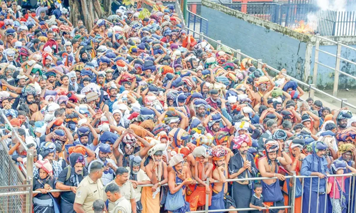 croud at sannidhanam-2