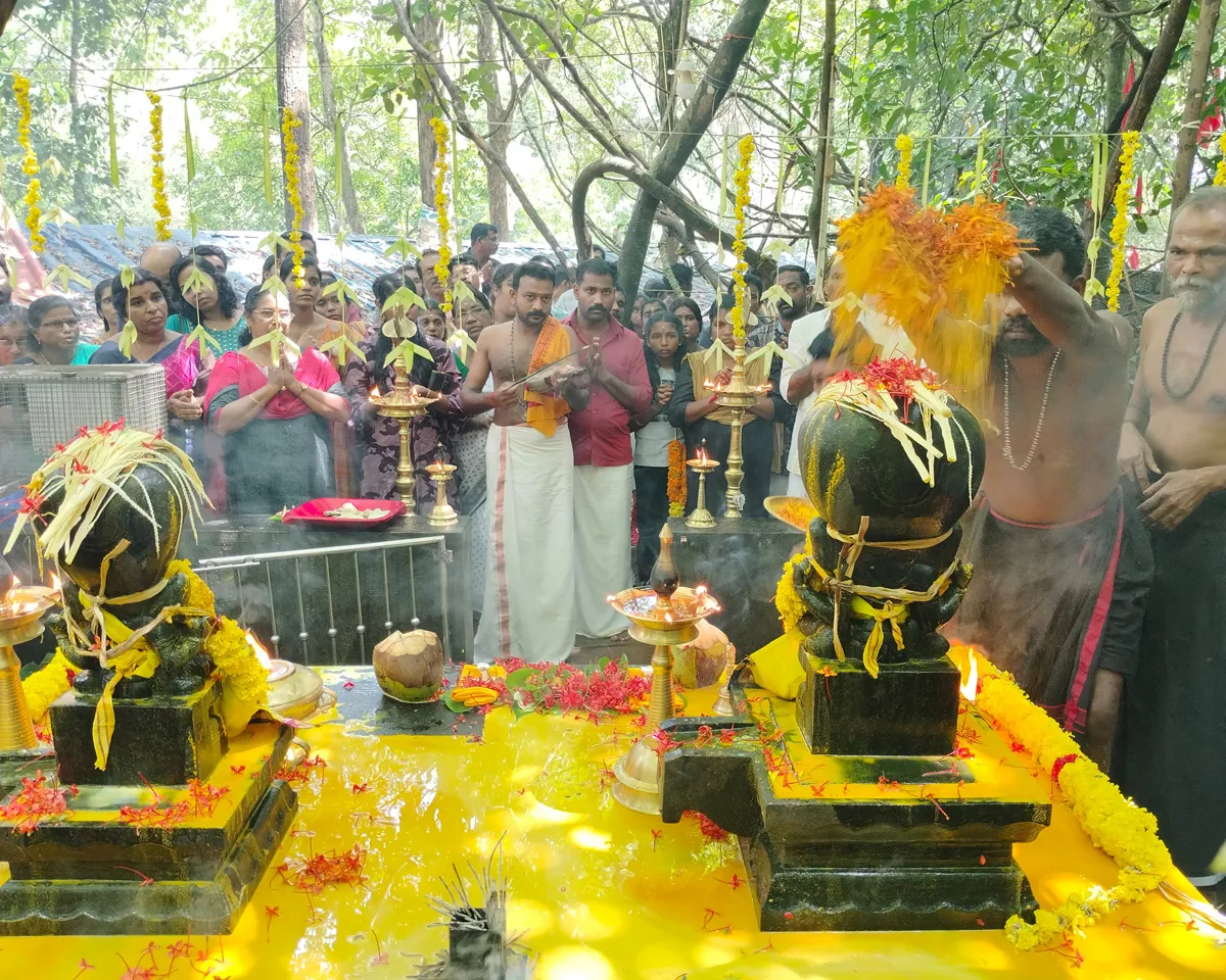 kalleli oorali mooppan kavu ayilya pooja-2