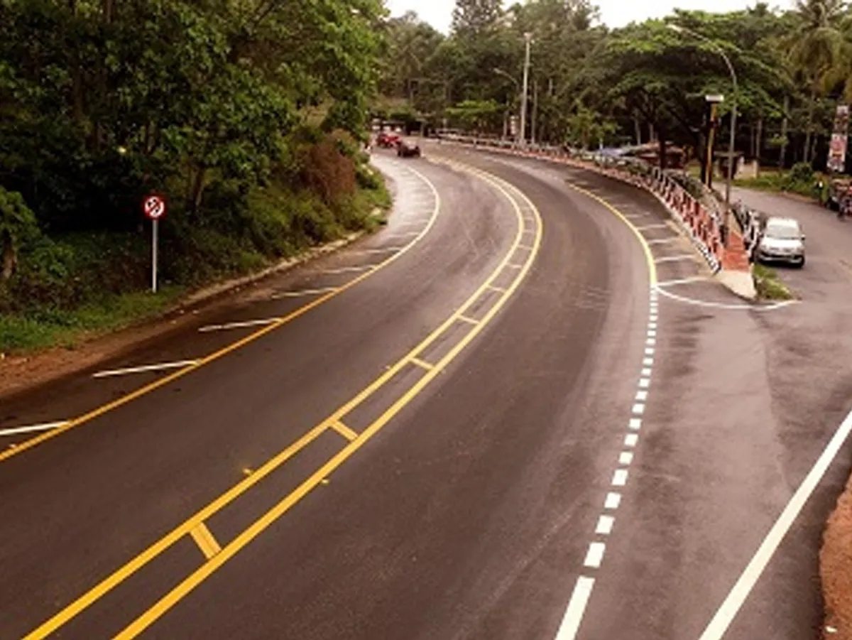 ladder hatching on road