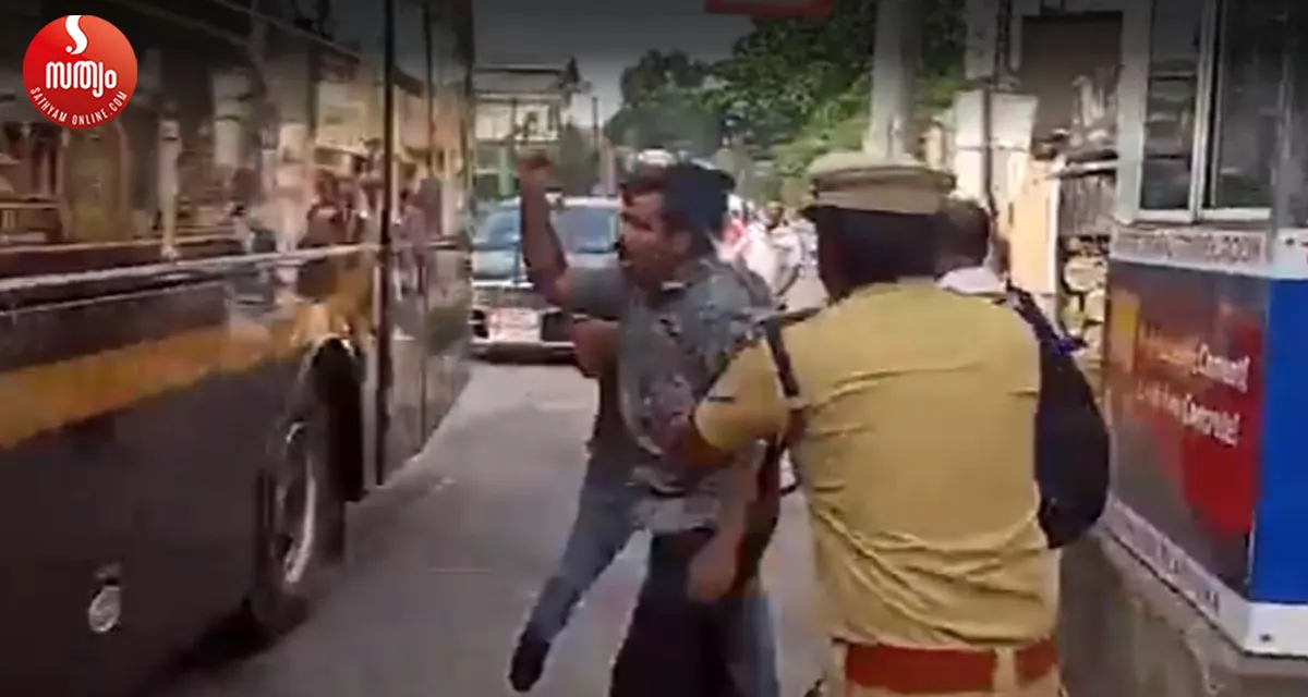 ksu protest navakerala yathra